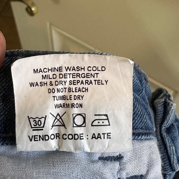 Dressberry Distressed Women's Cotton Denim Shorts 32 W/ Frayed Hem & Pockets - Picture 11 of 12